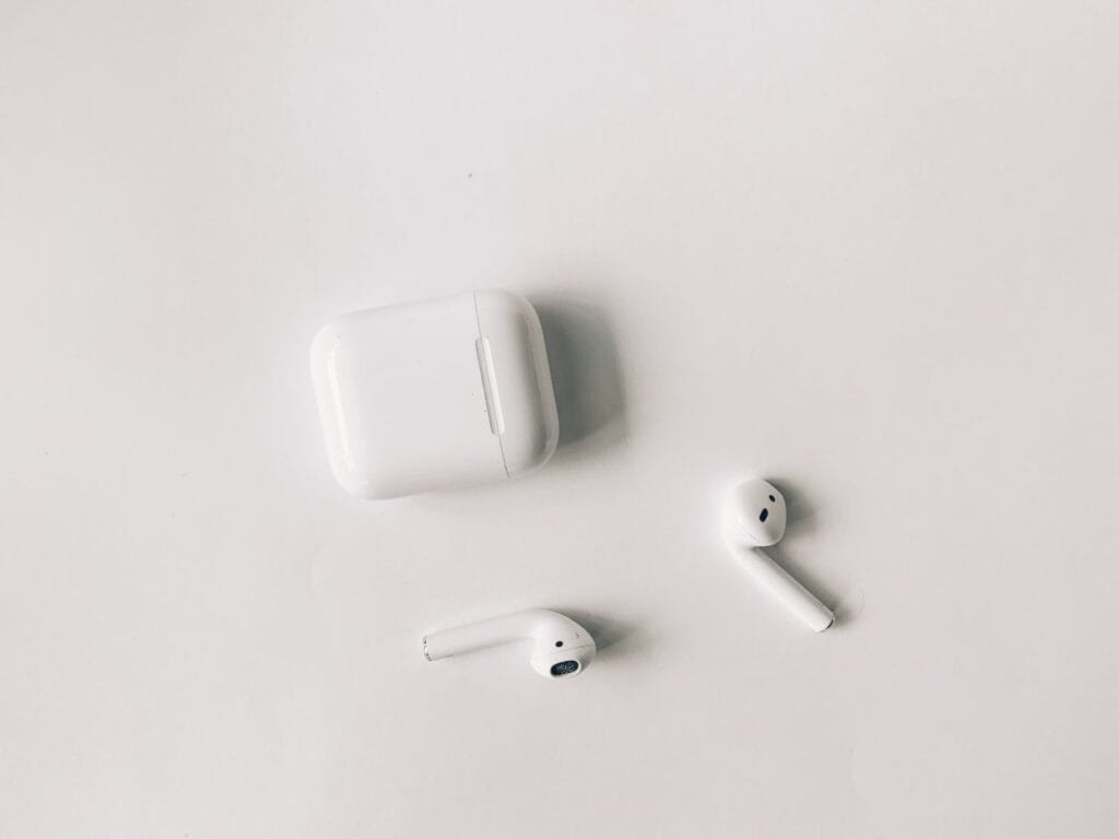 Do Airpods Have a Mic For Gaming