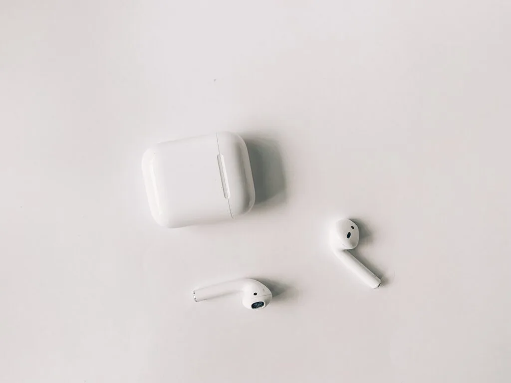 Do Airpods Have a Mic For Gaming